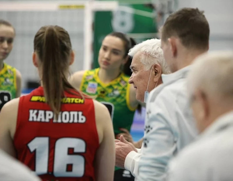 «Уралочка-НТМК» в трех сетах уверенно разобралась со «Спартой»