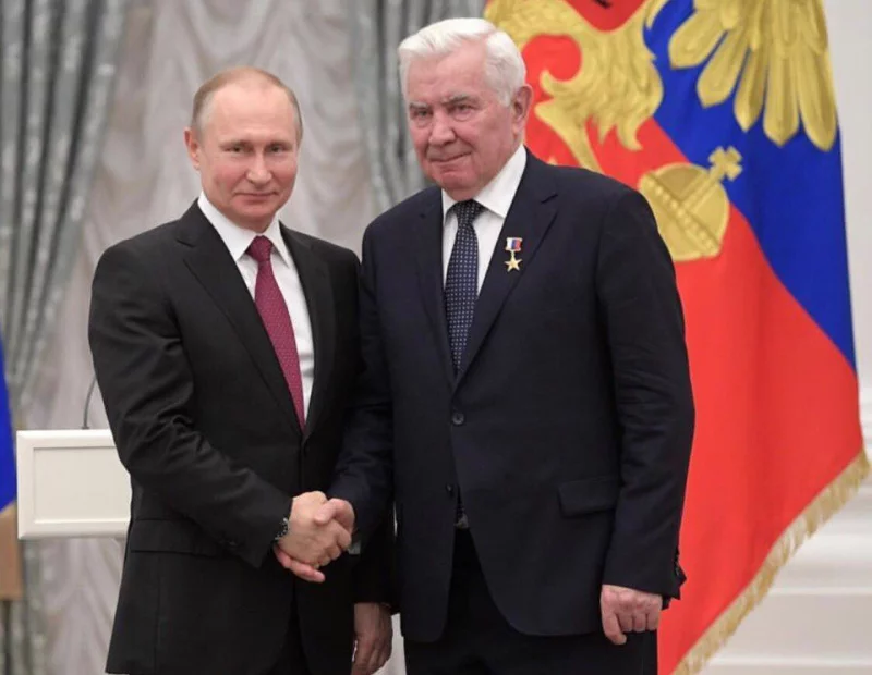 Владимир Путин наградил Николая Карполя