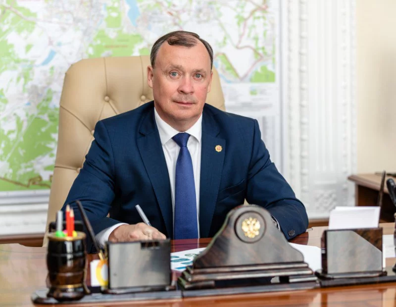 «Уралочка» поздравляет с 56-летием главу Екатеринбурга Алексея Орлова