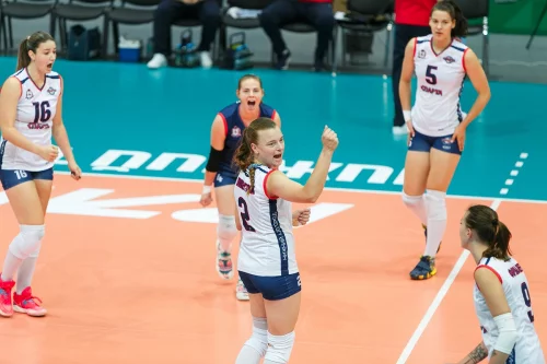 «Уралочка-НТМК» одержала волнительную победу на старте чемпионата
