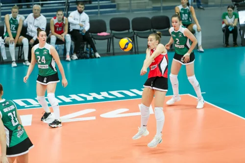«Уралочка-НТМК» одержала волнительную победу на старте чемпионата