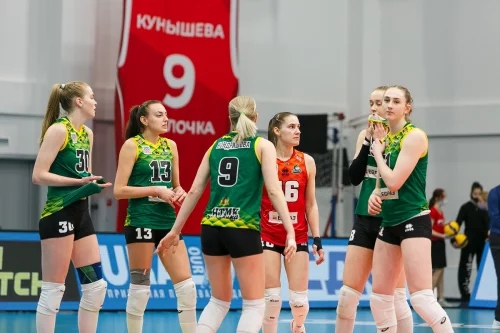 «Уралочка-НТМК» в трех сетах уверенно разобралась со «Спартой»