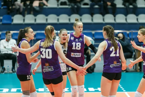 «Уралочка-НТМК» вышла в 1/8 финала Кубка ЕКВ